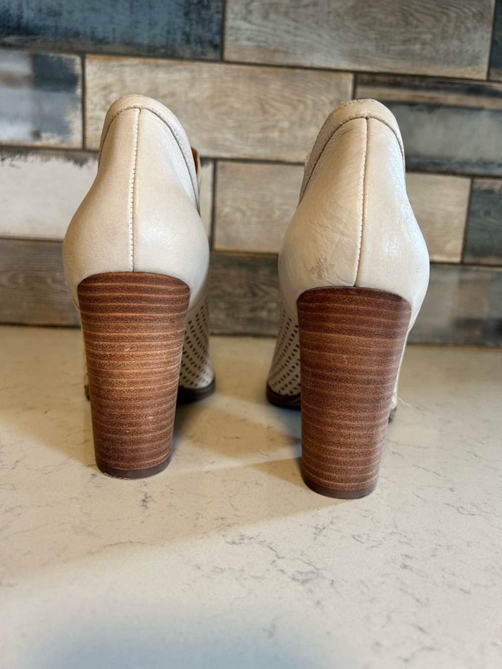 🍀Lucky Brand Ivory Leather Laser Cut Perforated Peep-Toe Block Heel Ankle Boots - Picture 7 of 15